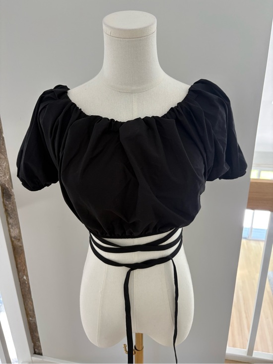 Zara Tops - Zara Black Puff-Sleeve Wrap Crop Top
